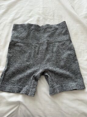 Colsie Heathered Gray High-Rise Seamless Bike Shorts